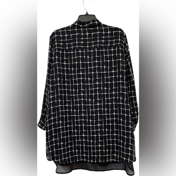 Chico’s Black Label Black & White Grid Print Tunic Blouse Size 2 - Picture 3 of 4